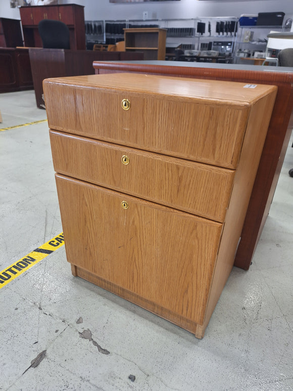 File Cabinet W/ 3 Drawers   20 