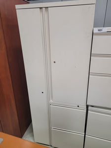 CABINET/CLOSET COMBO