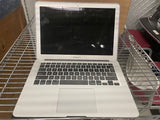 Apple Macbook Air 13.3/8 gb TAG: 2G04772 SN: FVFXV32UJ1WT